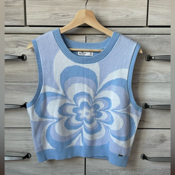 Hollister Tops - Super cool flower print Hollister sweater vest in blue size XL